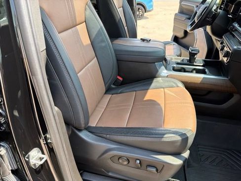 Used 2023 Chevrolet Silverado 1500 High Country w/ Technology Package AWD/4WD image 32