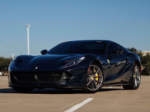 Used 2021 Ferrari 812 GTS image 5
