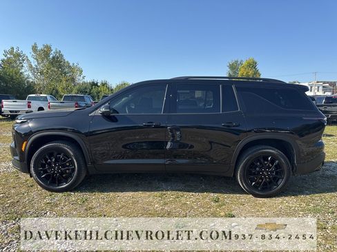 Certified 2025 Chevrolet Traverse LT w/ Midnight/Sport Edition image 2