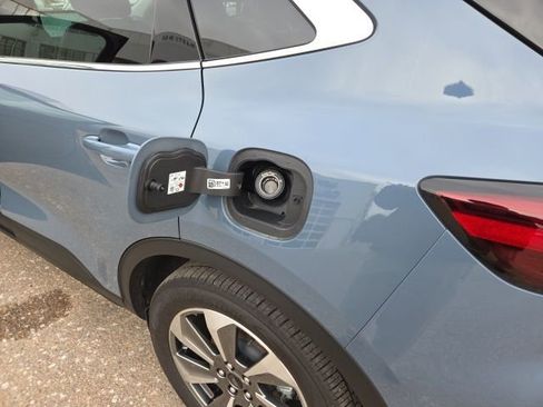 Certified 2025 Ford Escape Platinum image 17