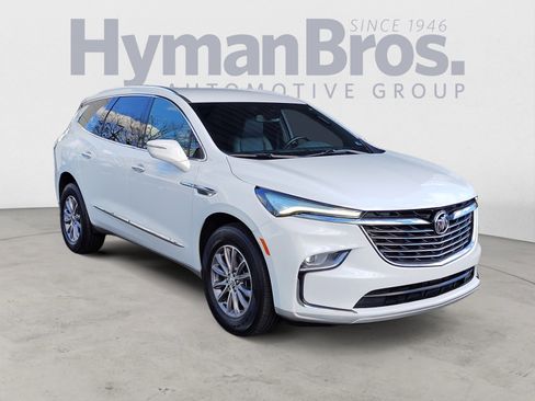 Used 2023 Buick Enclave Essence image 1