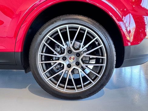 Used 2023 Porsche Cayenne Platinum Edition image 31