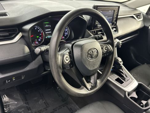 Used 2021 Toyota RAV4 XLE AWD/4WD image 2