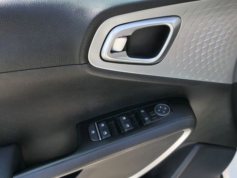 Used 2023 Kia Soul S image 13