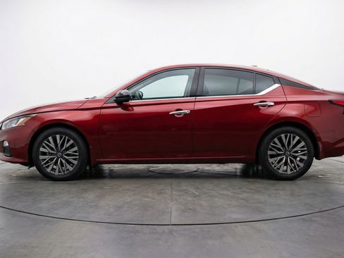 Used 2025 Nissan Altima 2.5 SV image 5