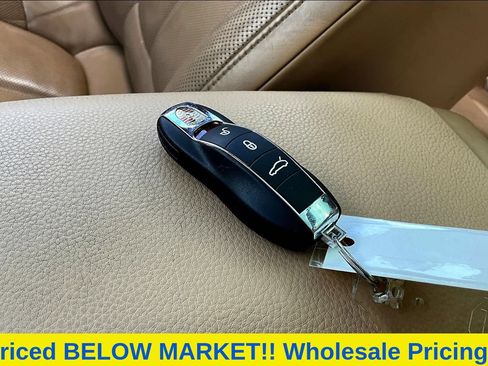 Used 2017 Porsche Macan AWD/4WD image 36