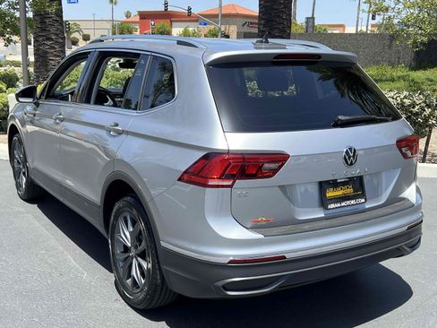 Used 2023 Volkswagen Tiguan SE FWD image 2