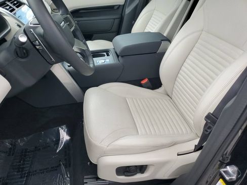 Certified 2025 Land Rover Discovery S AWD/4WD image 17
