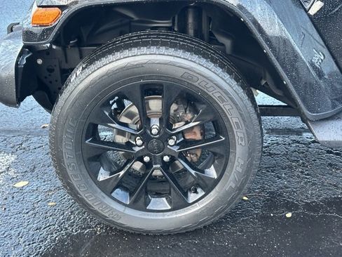 Used 2021 Jeep Wrangler Unlimited Sahara w/ Cold Weather Group image 11