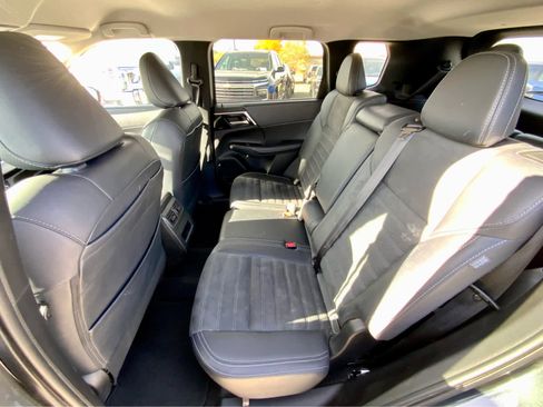 Used 2024 Mitsubishi Outlander SE image 26