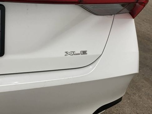 Used 2022 Toyota Avalon XLE image 10