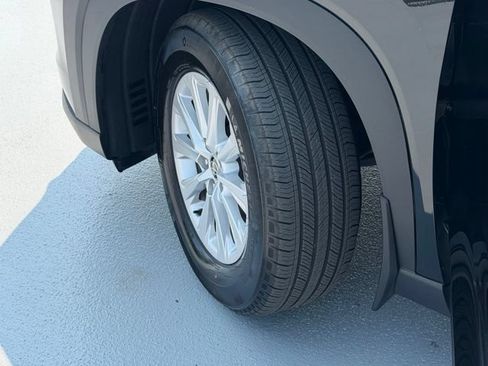 Certified 2024 Toyota Grand Highlander AWD image 29