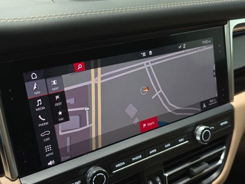 Certified 2019 Porsche Macan S AWD/4WD image 17