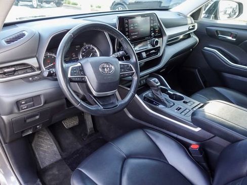 Certified 2022 Toyota Highlander XLE image 14