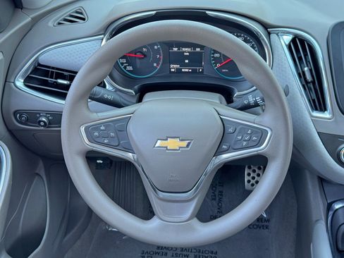 Used 2016 Chevrolet Malibu LT image 18