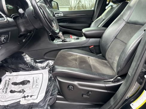 Used 2022 Jeep Grand Cherokee Laredo X image 11