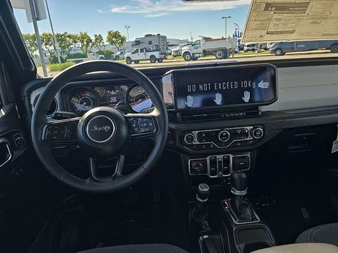 New 2025 Jeep Gladiator Sport image 22