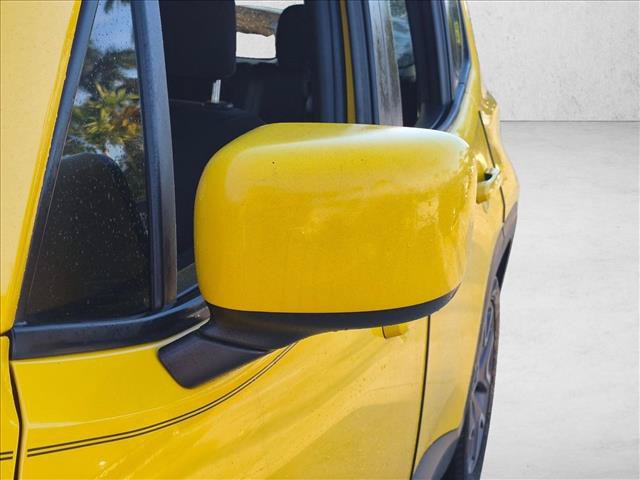 Used 2016 Jeep Renegade Latitude FWD image 10