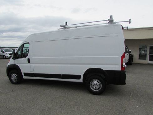 Used 2024 RAM ProMaster 2500 w/ Convenience Group FWD image 9
