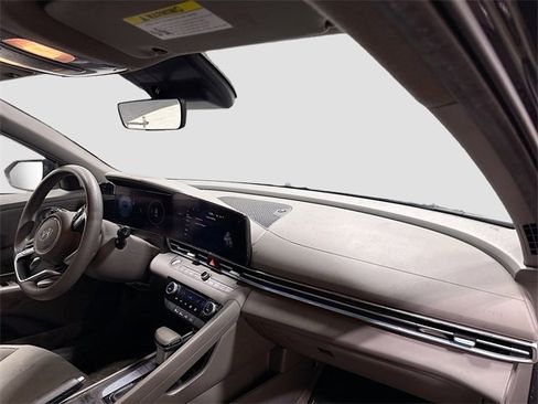 Used 2024 Hyundai Elantra SEL image 28