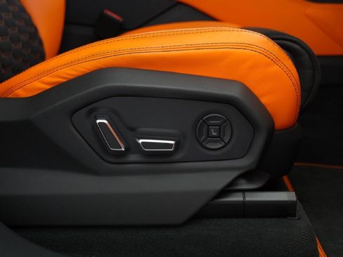 Used 2022 Lamborghini Urus AWD/4WD image 51