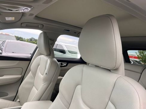 Used 2018 Volvo XC60 T5 Inscription w/ Convenience Package AWD/4WD image 13