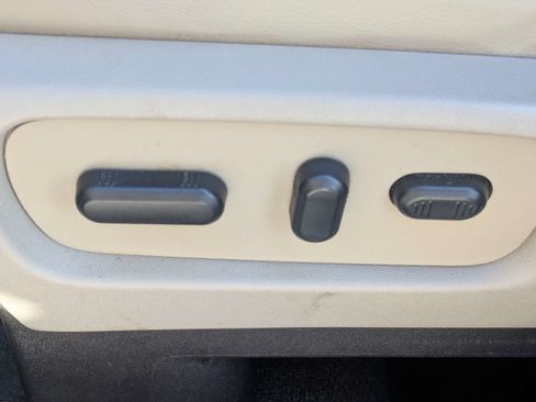 Used 2014 Ford Explorer XLT w/ Equipment Group 202A FWD image 23