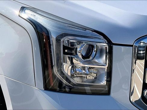 Used 2017 GMC Yukon SLT image 37