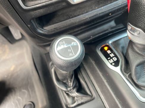 Used 2022 Jeep Gladiator Sport AWD/4WD image 15