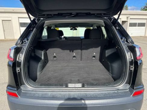 Used 2019 Jeep Cherokee Latitude w/ Popular Appearance Group FWD image 13