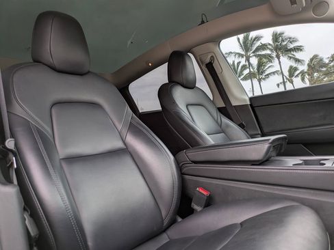 Used 2022 Tesla Model Y Performance image 15