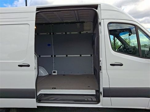 Used 2025 Mercedes-Benz Sprinter 2500 image 8