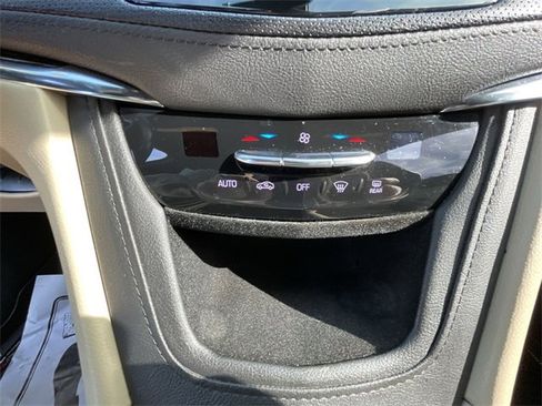 Used 2019 Cadillac XT5 FWD image 23