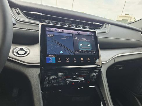 Used 2024 Jeep Grand Cherokee Limited w/ Black Appearance Package image 27