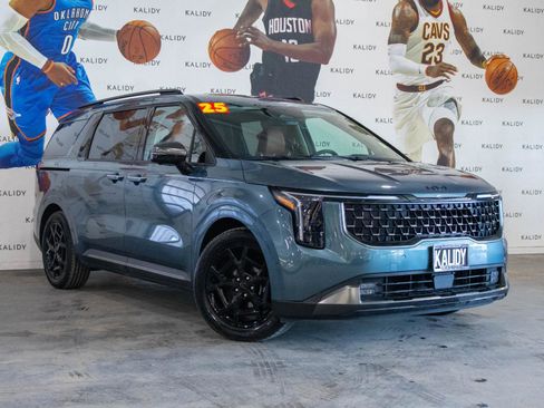 Used 2025 Kia Carnival SX Prestige image 2