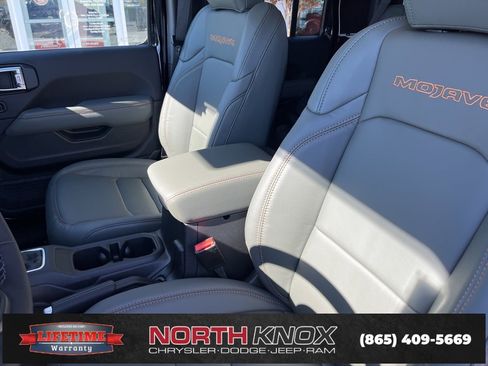 New 2025 Jeep Gladiator Mojave image 4