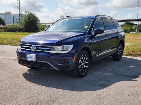 Used 2021 Volkswagen Tiguan SE w/ Panoramic Sunroof Package AWD/4WD image 2