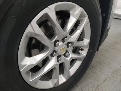 Used 2022 Chevrolet Traverse LS FWD image 31