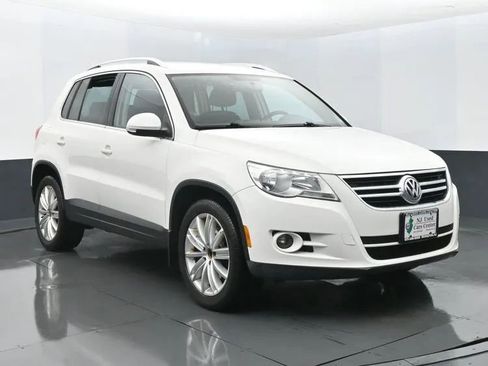 Used 2009 Volkswagen Tiguan SEL image 2