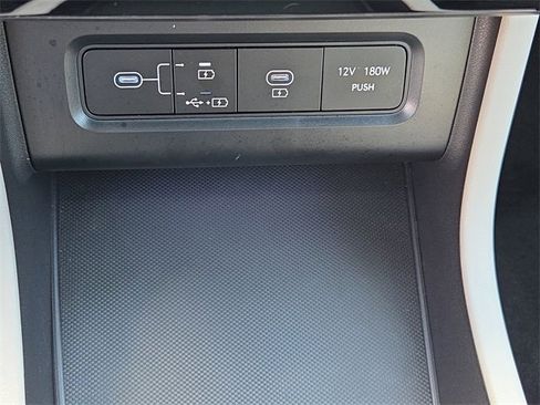 Used 2025 Hyundai Tucson Limited image 32