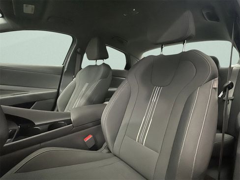Certified 2024 Hyundai Elantra Blue image 9