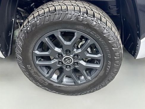 Used 2024 Toyota Tundra Platinum AWD/4WD image 31