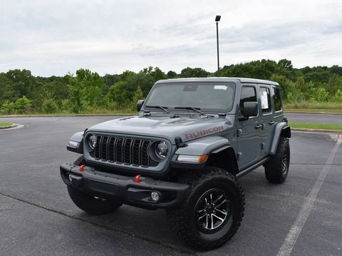 Used 2025 Jeep Wrangler Unlimited Rubicon AWD/4WD image 6