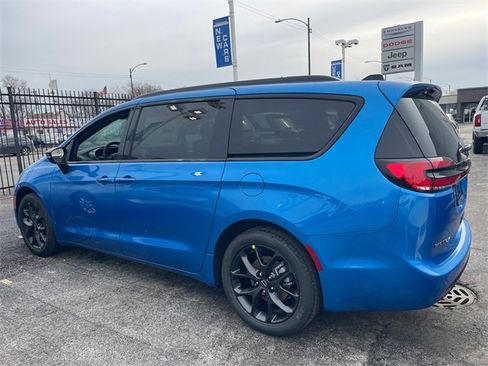 New 2026 Chrysler Pacifica Select w/ S Appearance Package image 22