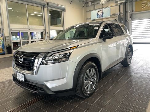 Used 2025 Nissan Pathfinder S AWD/4WD image 3