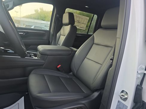 New 2026 Chevrolet Suburban Z71 w/ Comfort Package AWD/4WD image 14