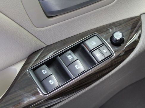 Used 2017 Toyota Sienna XLE w/ XLE Navigation Package AWD/4WD image 21