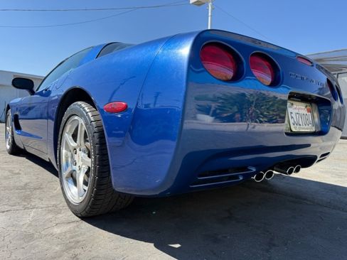 Used 2002 Chevrolet Corvette Coupe w/ Preferred Equipment Group2 RWD image 11