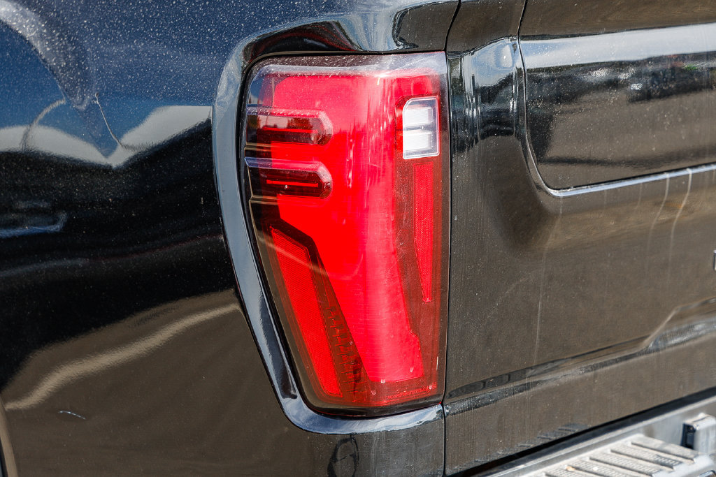 Used 2024 GMC Sierra 2500 Denali Ultimate AWD/4WD image 8
