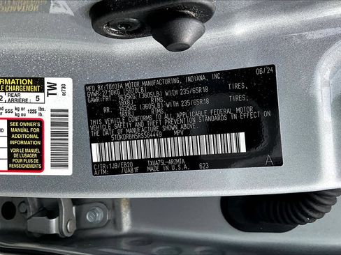 Used 2024 Toyota Highlander XLE AWD/4WD image 22